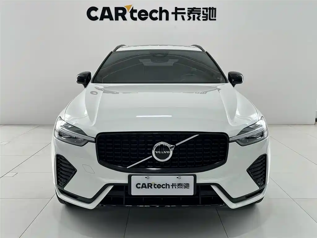 Volvo XC60 2022 — фото 2