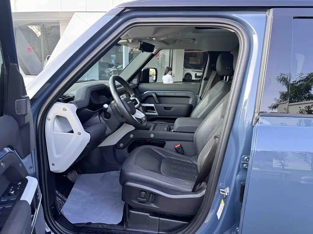 Land Rover Defender 2021 — фото 15