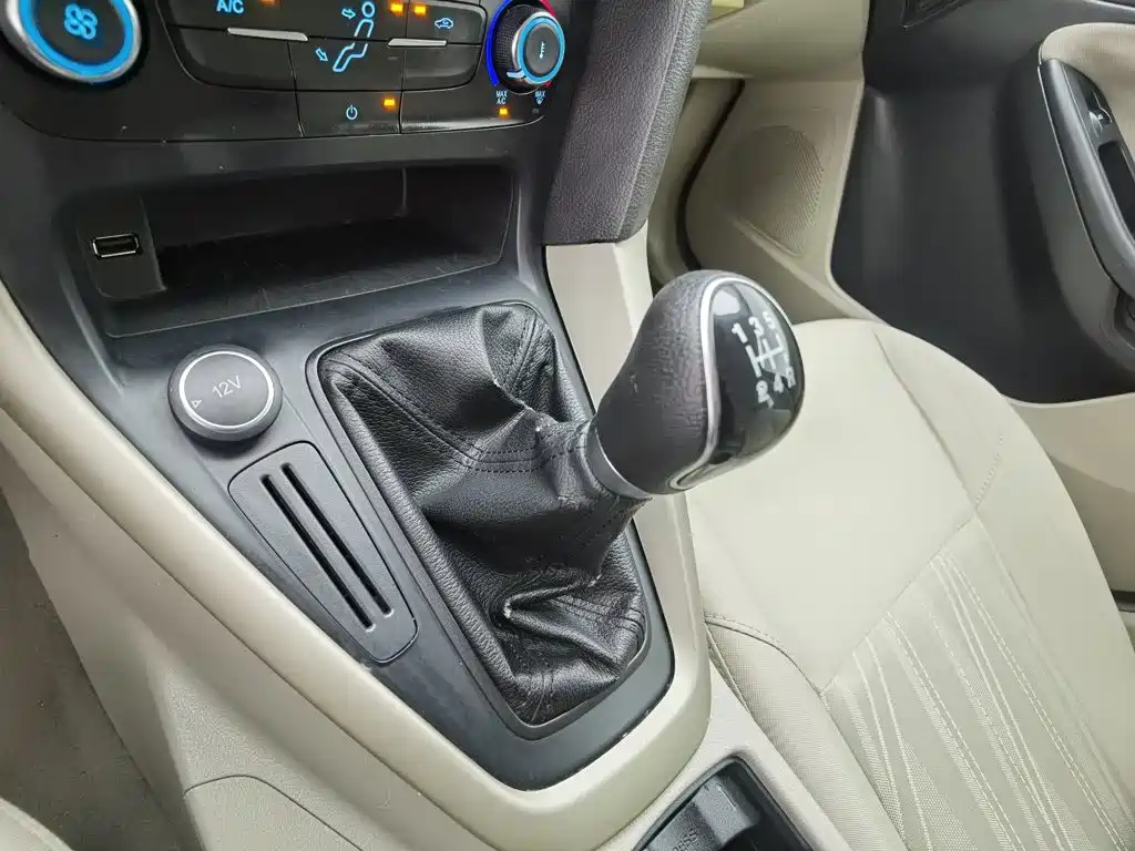 Ford Focus 2016 — фото 13