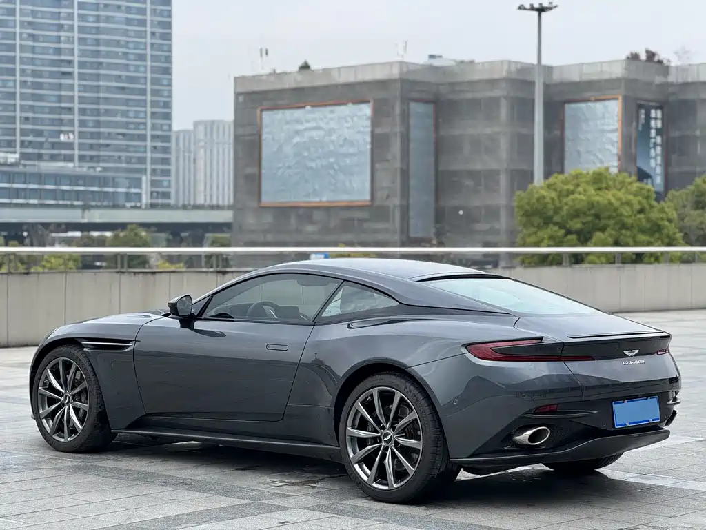 Aston Martin DB11 2020 — фото 4