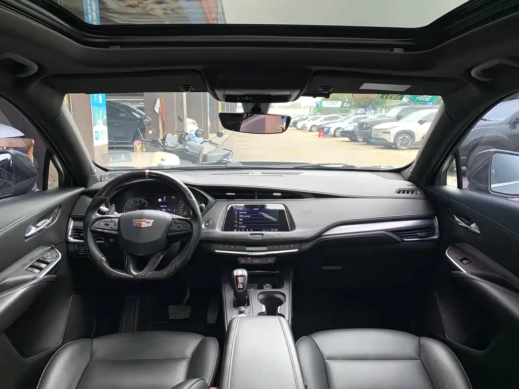 Cadillac XT4 2019 — фото 13