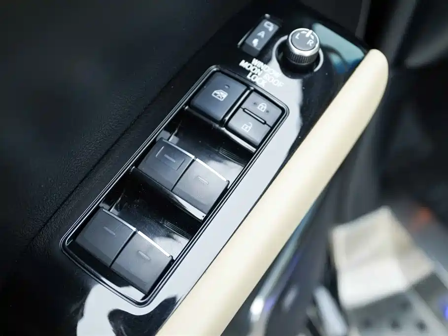 Toyota Alphard 2022 — фото 11