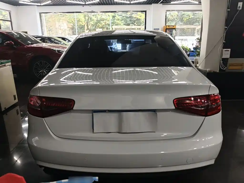 Audi A4L 2015
