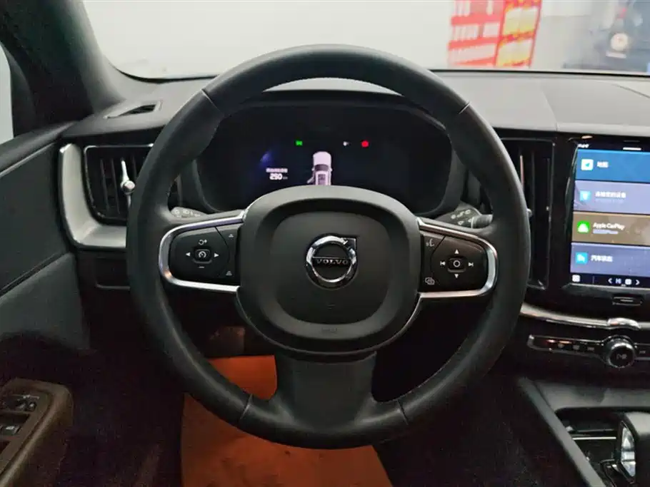 Volvo XC60 2023 — фото 15