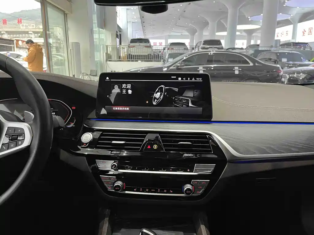 BMW 5 Series 2021 — фото 14