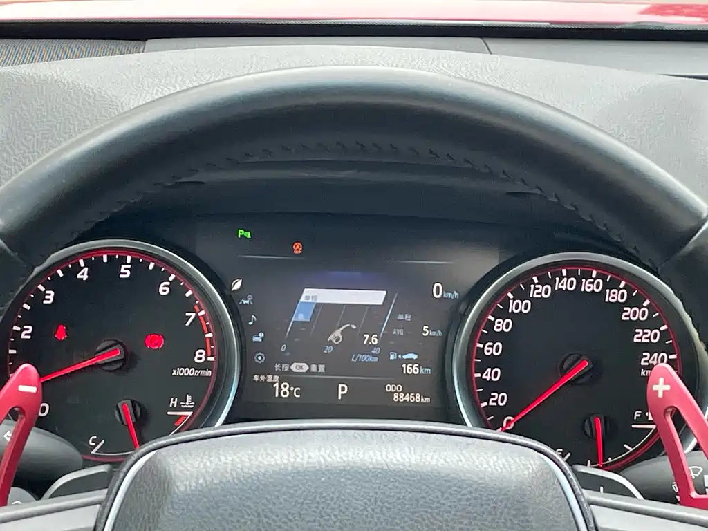 Toyota Camry 2018 — фото 38