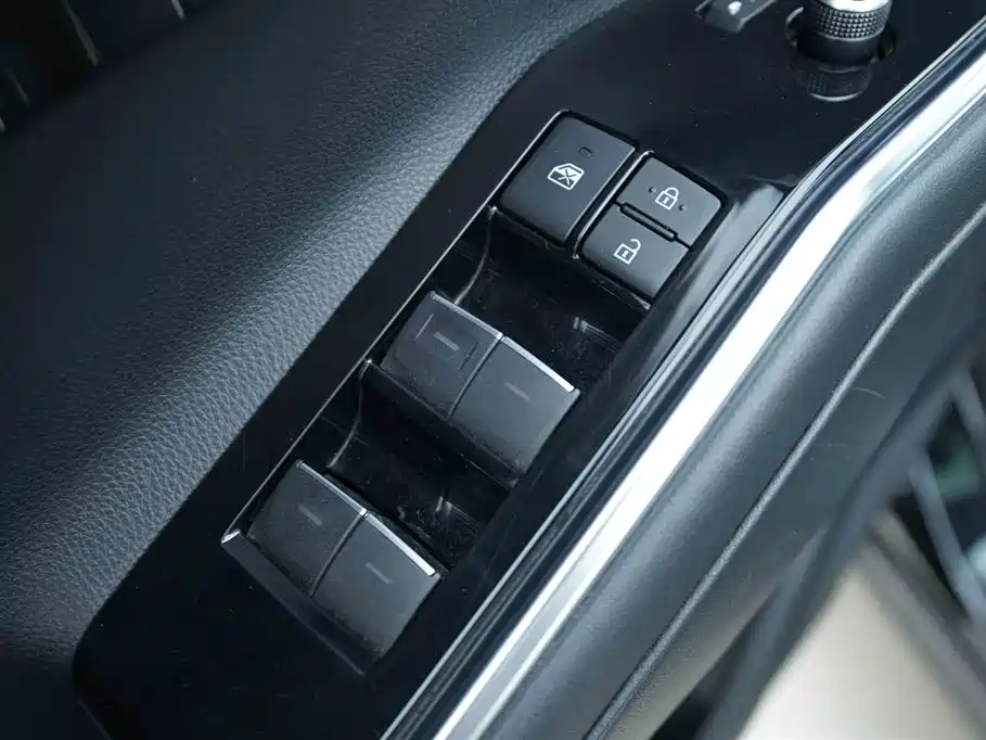 Toyota Crown Kluger 2023 — фото 11