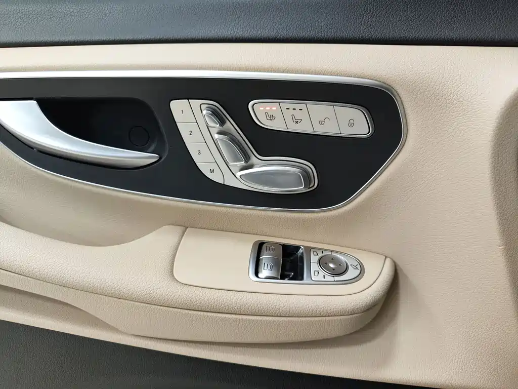 Mercedes-Benz V-Class 2020 — фото 23