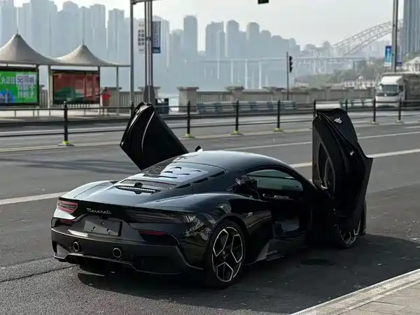Maserati MC20 2022
