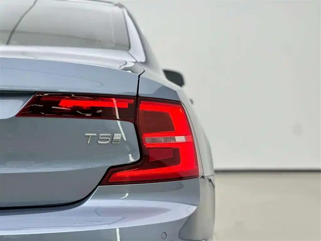 Volvo S90 2018 — фото 16