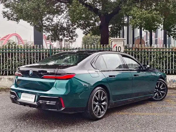 BMW i7 M70L 2023