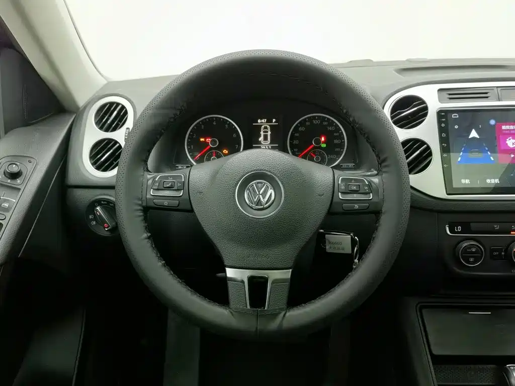 Volkswagen Tiguan 2016 — фото 11