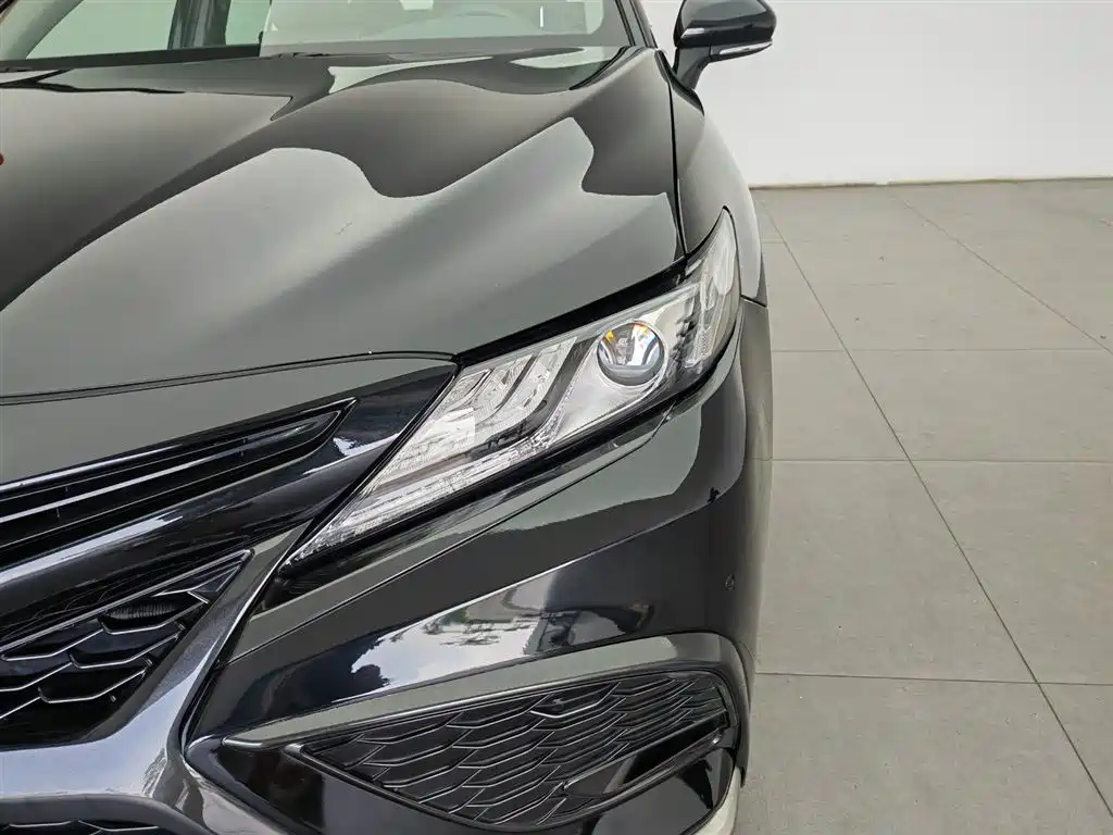 Toyota Camry 2022 — фото 7