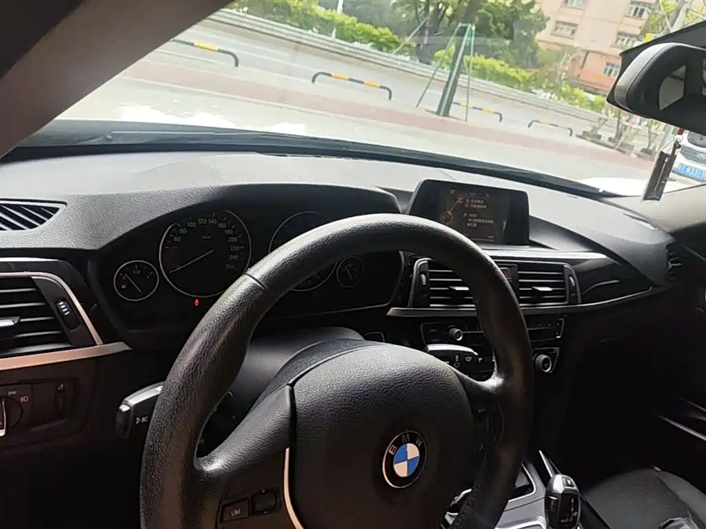 BMW 3 Series 2016 — фото 10