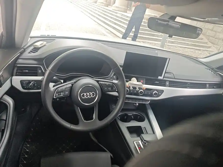 Audi A4L 2023 — фото 12