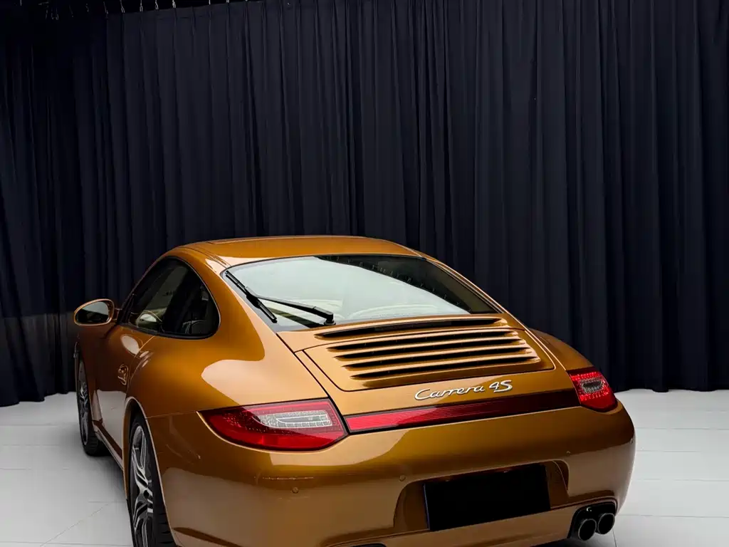 Porsche 911 2010 — фото 11