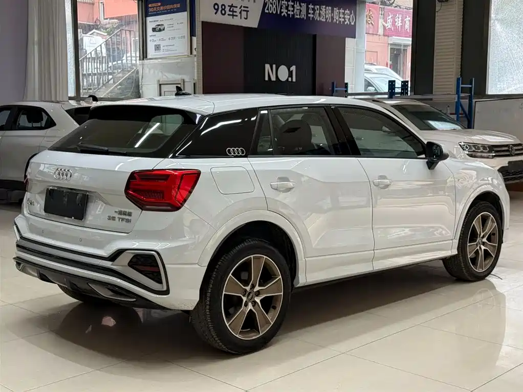 Audi Q2L 2023 — фото 4