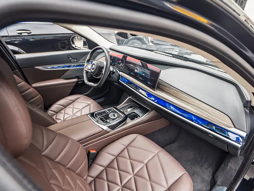 BMW 7 Series 2023 — фото 10
