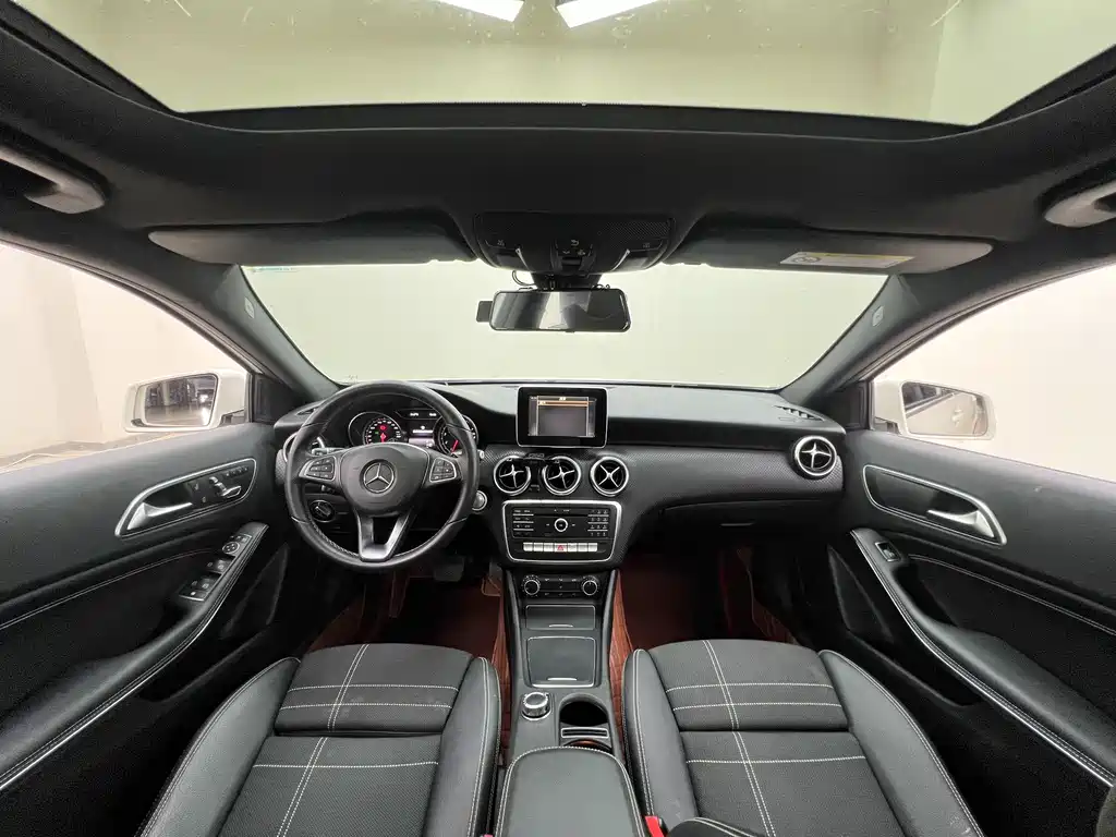 Mercedes-Benz A-Class 2017 — фото 20