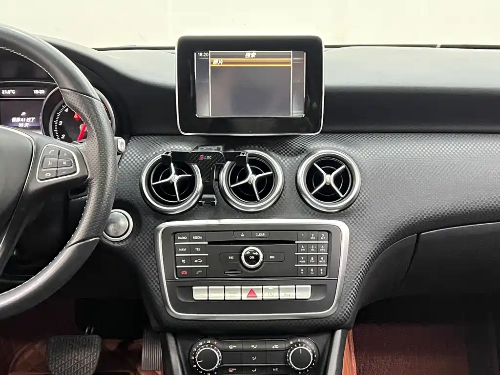 Mercedes-Benz A-Class 2017 — фото 21