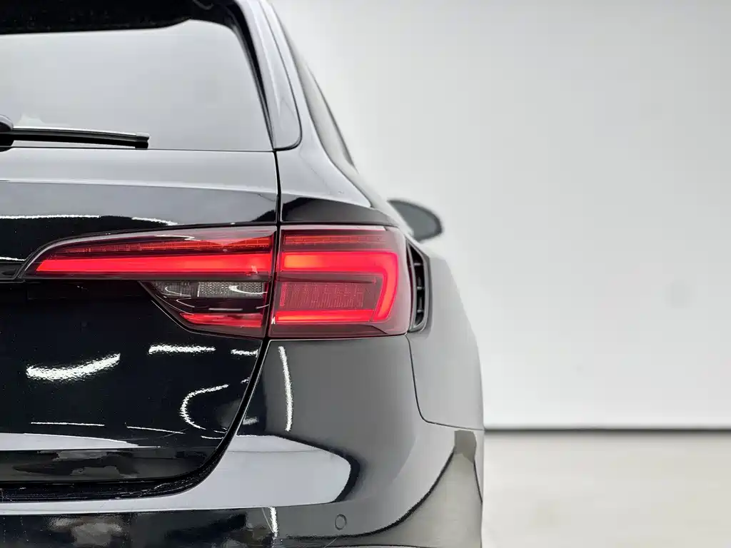 Audi RS 4 2019 — фото 16