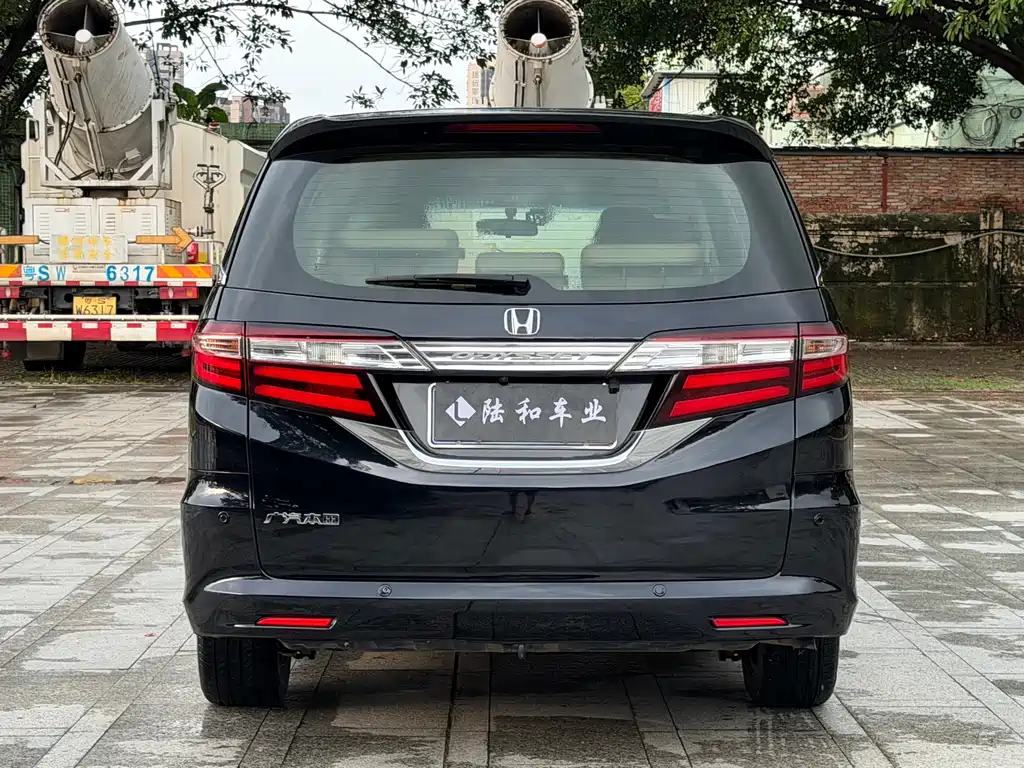 Honda Odyssey 2015 — фото 19
