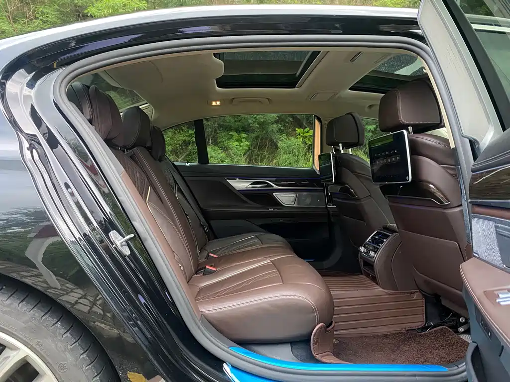 BMW 7 Series 2020 — фото 16