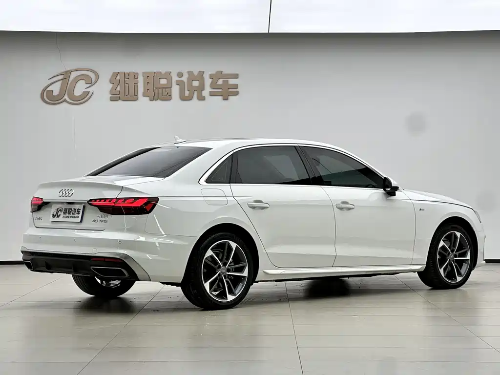 Audi A4L 2022 — фото 4
