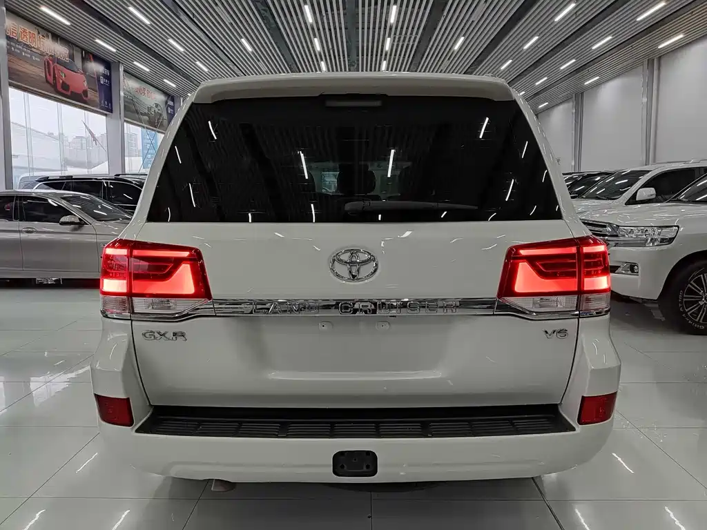 Toyota Land Cruiser 2017 — фото 5