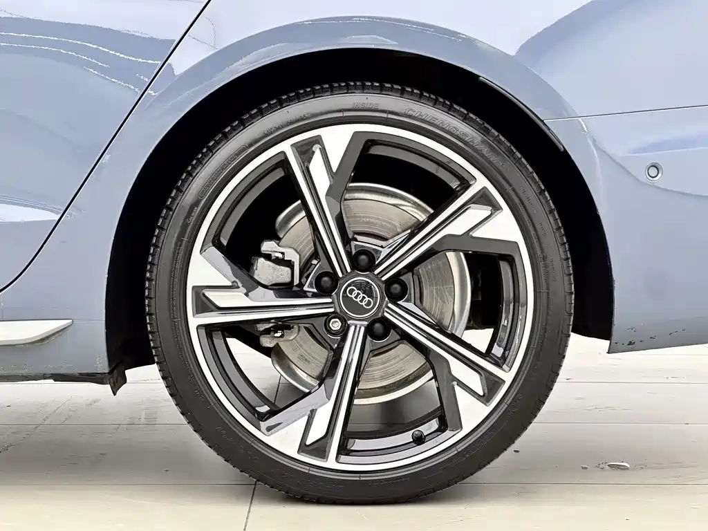 Audi A4L 2022 — фото 17