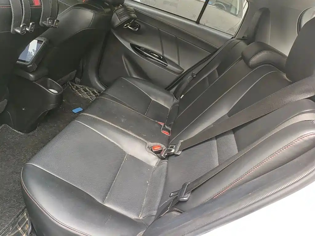 Toyota Yaris L 2020 — фото 17