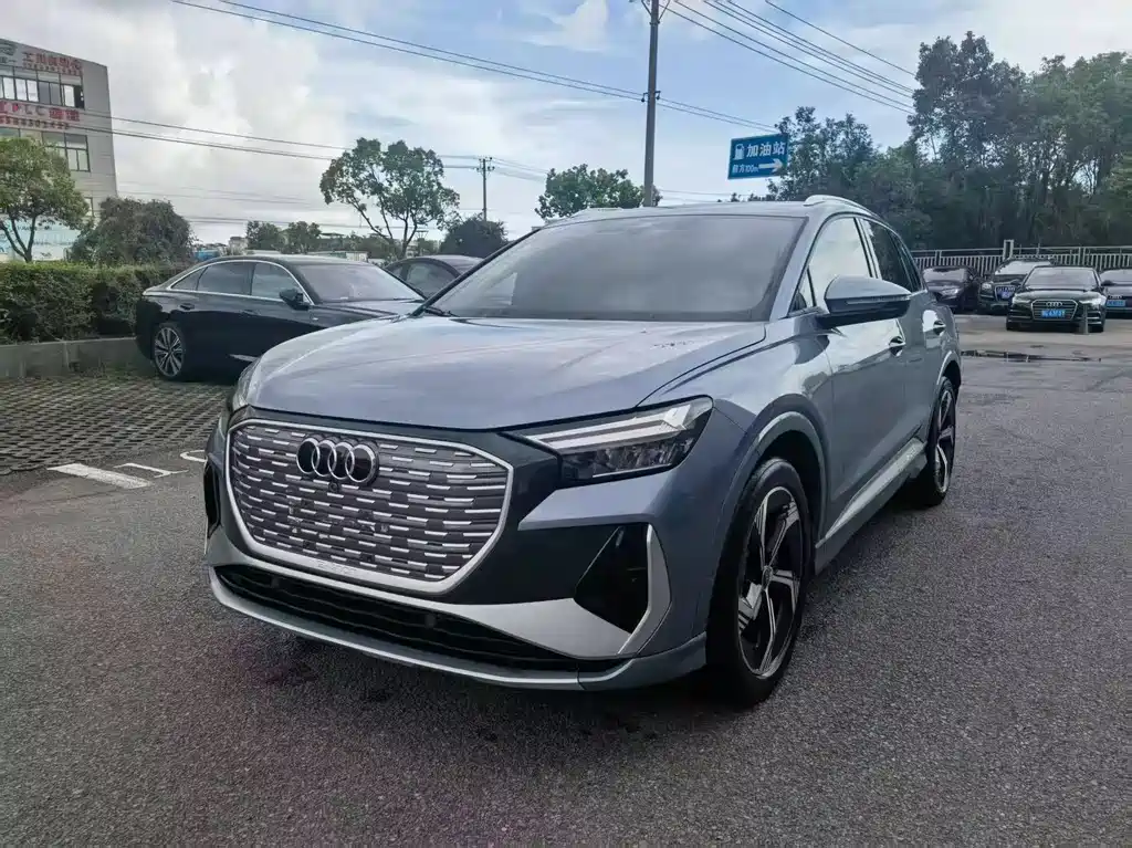 Audi Q4 E-Tron 2023 — фото 1