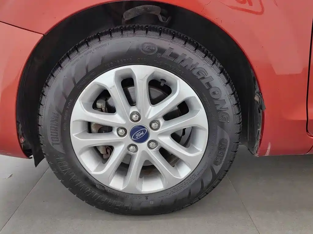 Ford Focus 2013 — фото 17