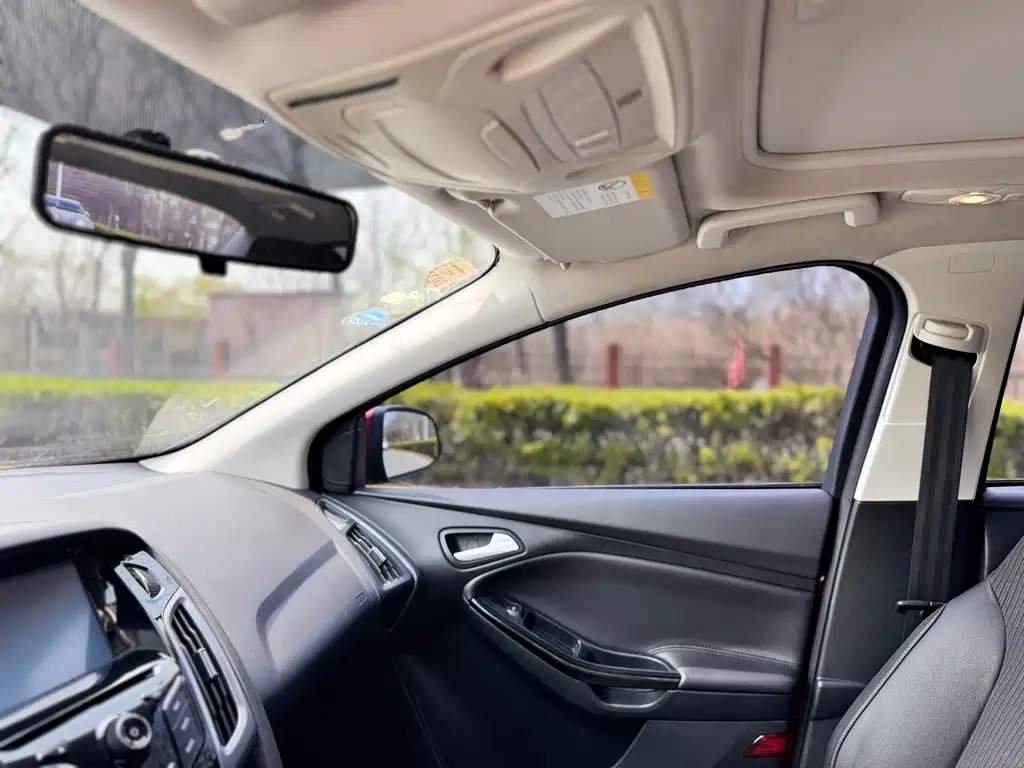 Ford Focus 2015 — фото 10