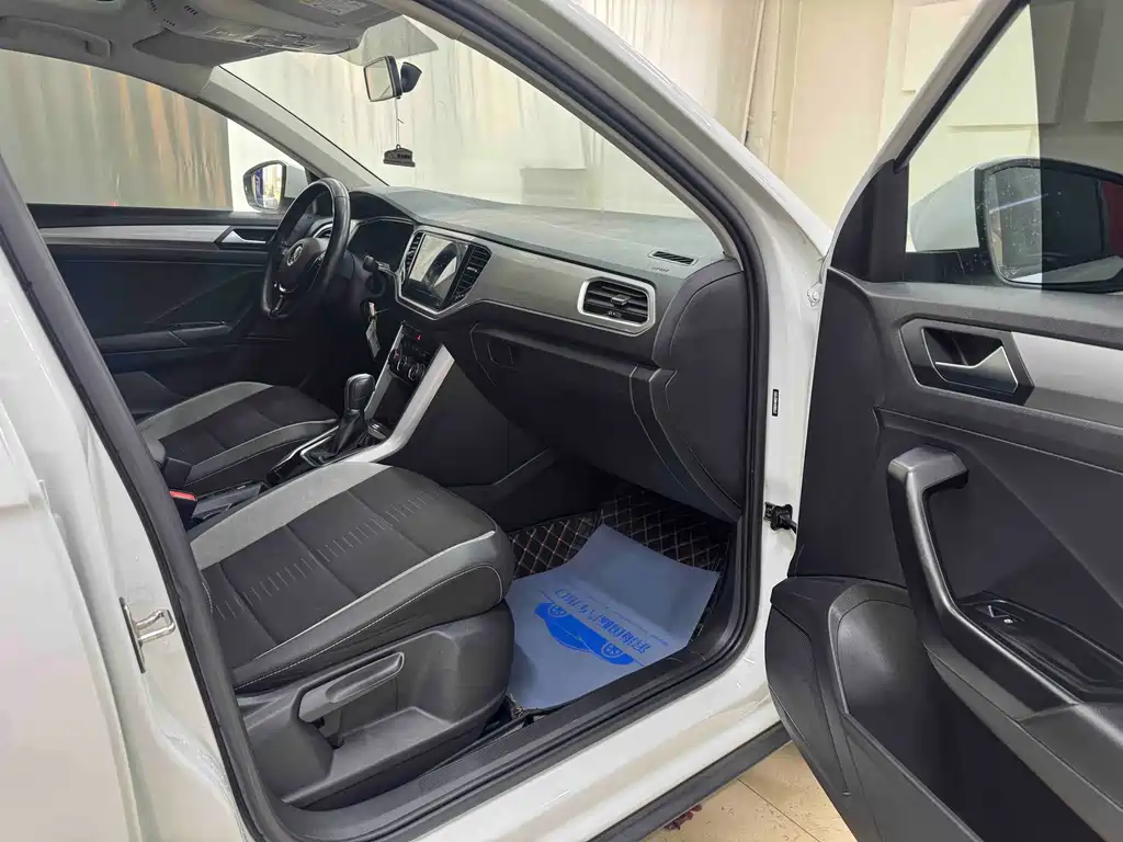 Volkswagen T-Roc 2021 — фото 10