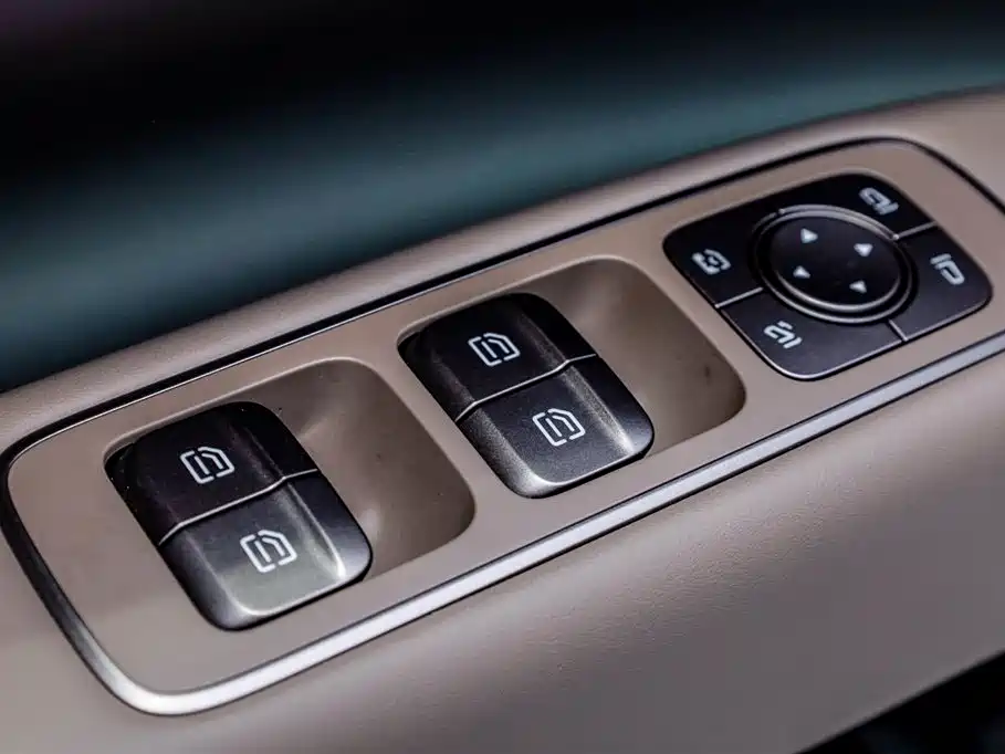 Li Auto i8 2025 — фото 23