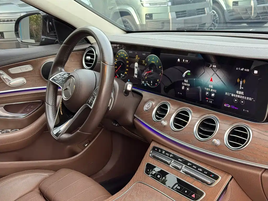 Mercedes-Benz E-Class 2022 — фото 17