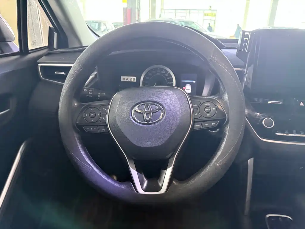 Toyota Corolla Cross 2022 — фото 14