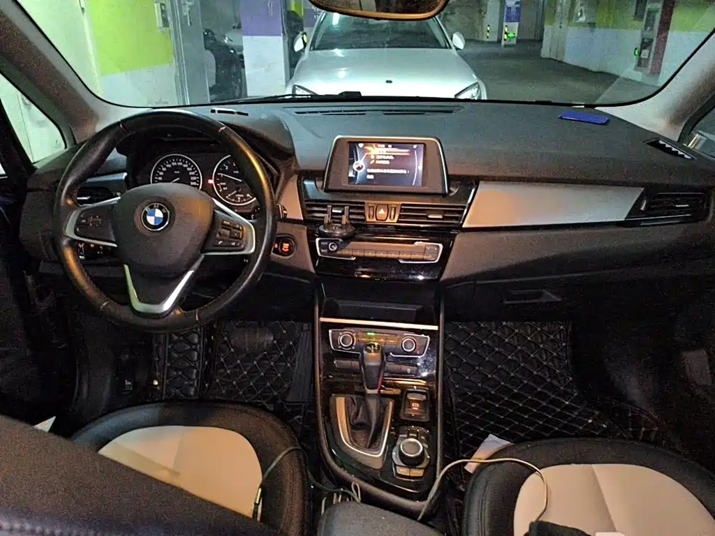 BMW 2 Series Station Wagon 2017 — фото 13