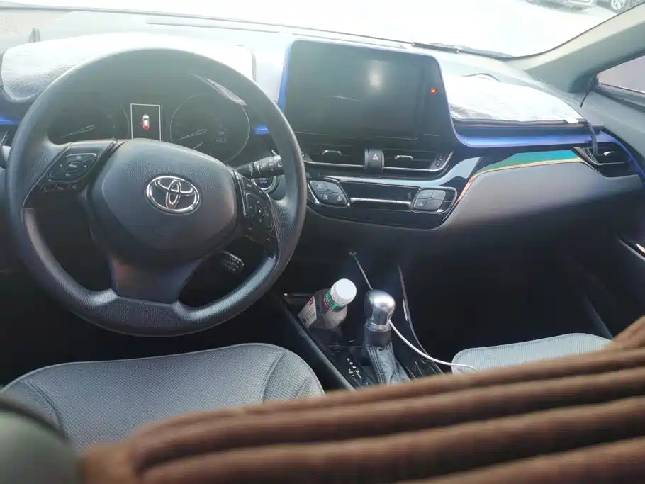 Toyota C-HR 2020 — фото 12