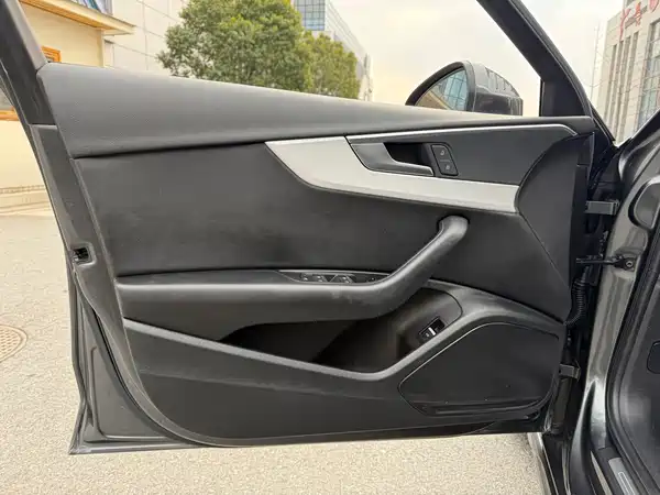 Audi A4L 2020