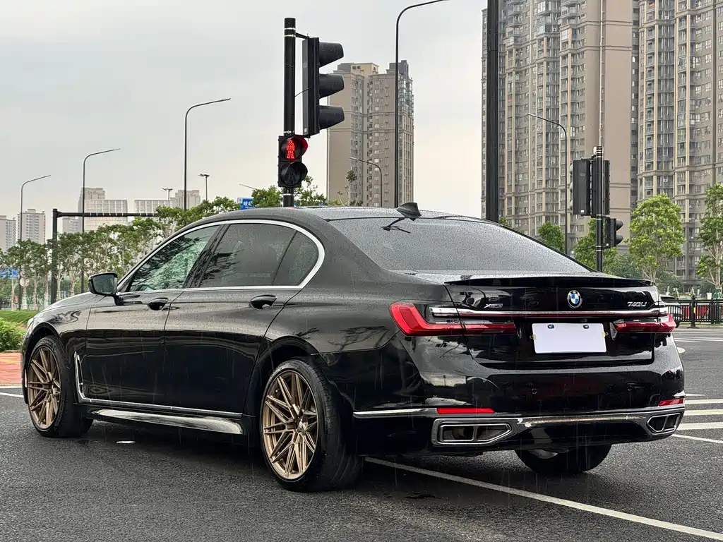 BMW 7 Series 2018 — фото 13