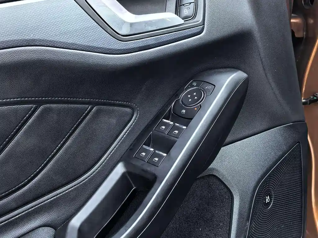 Ford Focus Active 2020 — фото 27