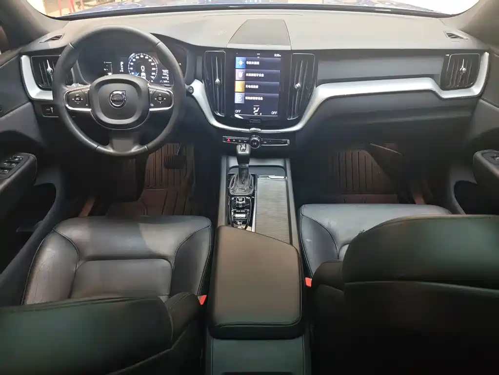 Volvo XC60 2020 — фото 11