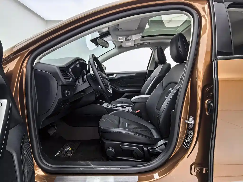 Ford Focus Active 2020 — фото 23