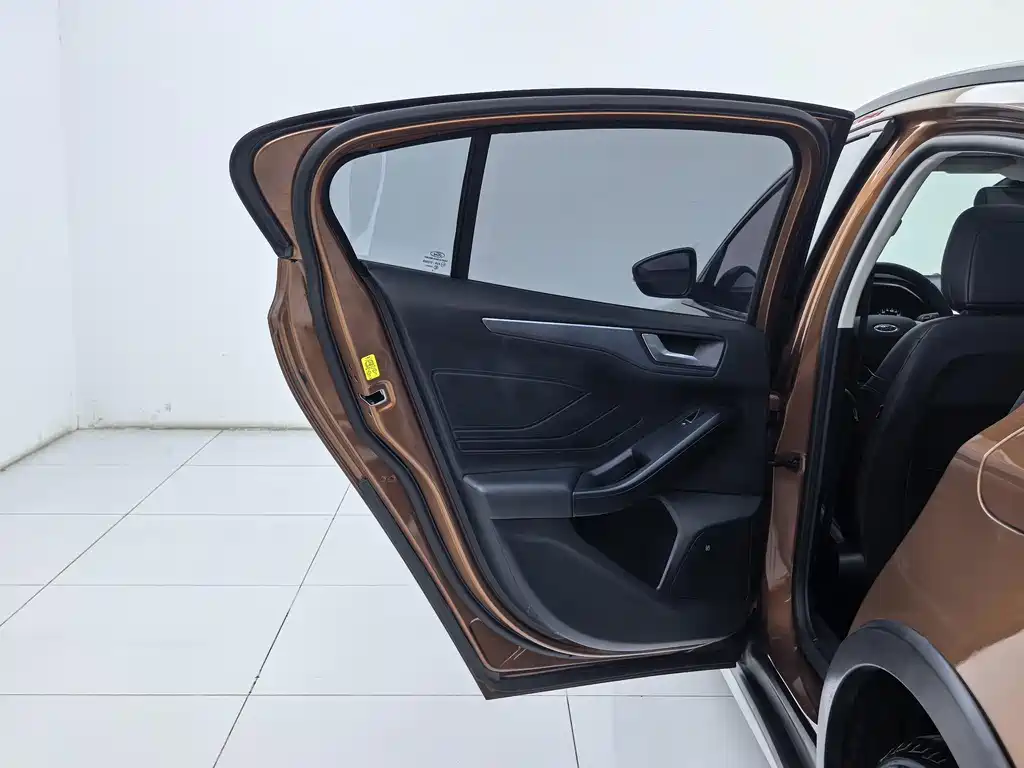 Ford Focus Active 2020 — фото 24