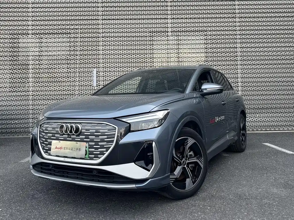 Audi Q4 e-tron 2025 — фото 1