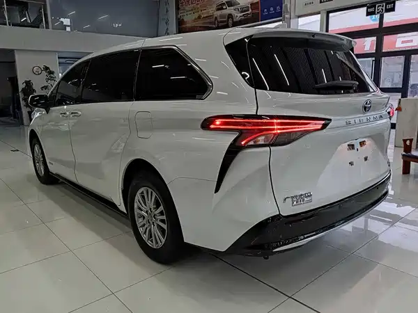 Toyota Sienna 2023