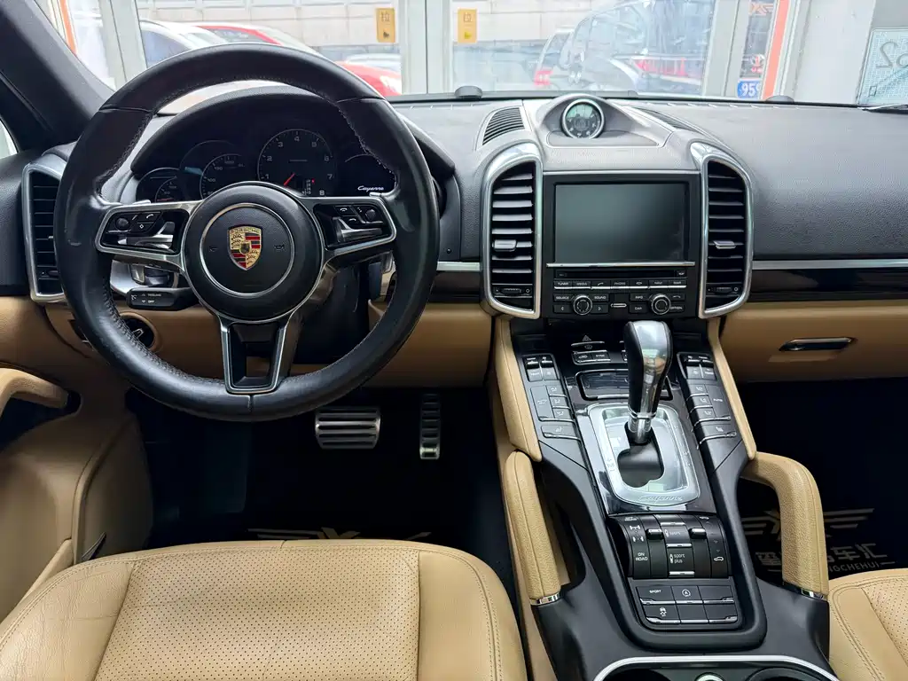 Porsche Cayenne 2015 — фото 26