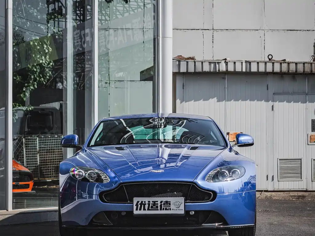 Aston Martin V8 Vantage 2018 — фото 2
